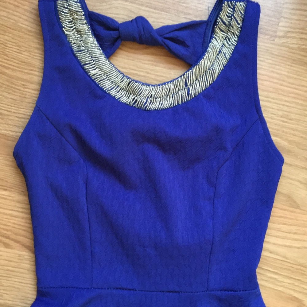 Formal Dress - Picture 2 of 8